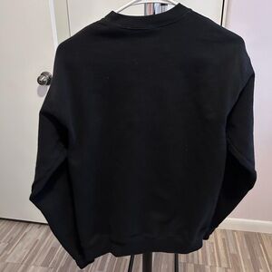 Men’s Small Hanes black sweatshirt.